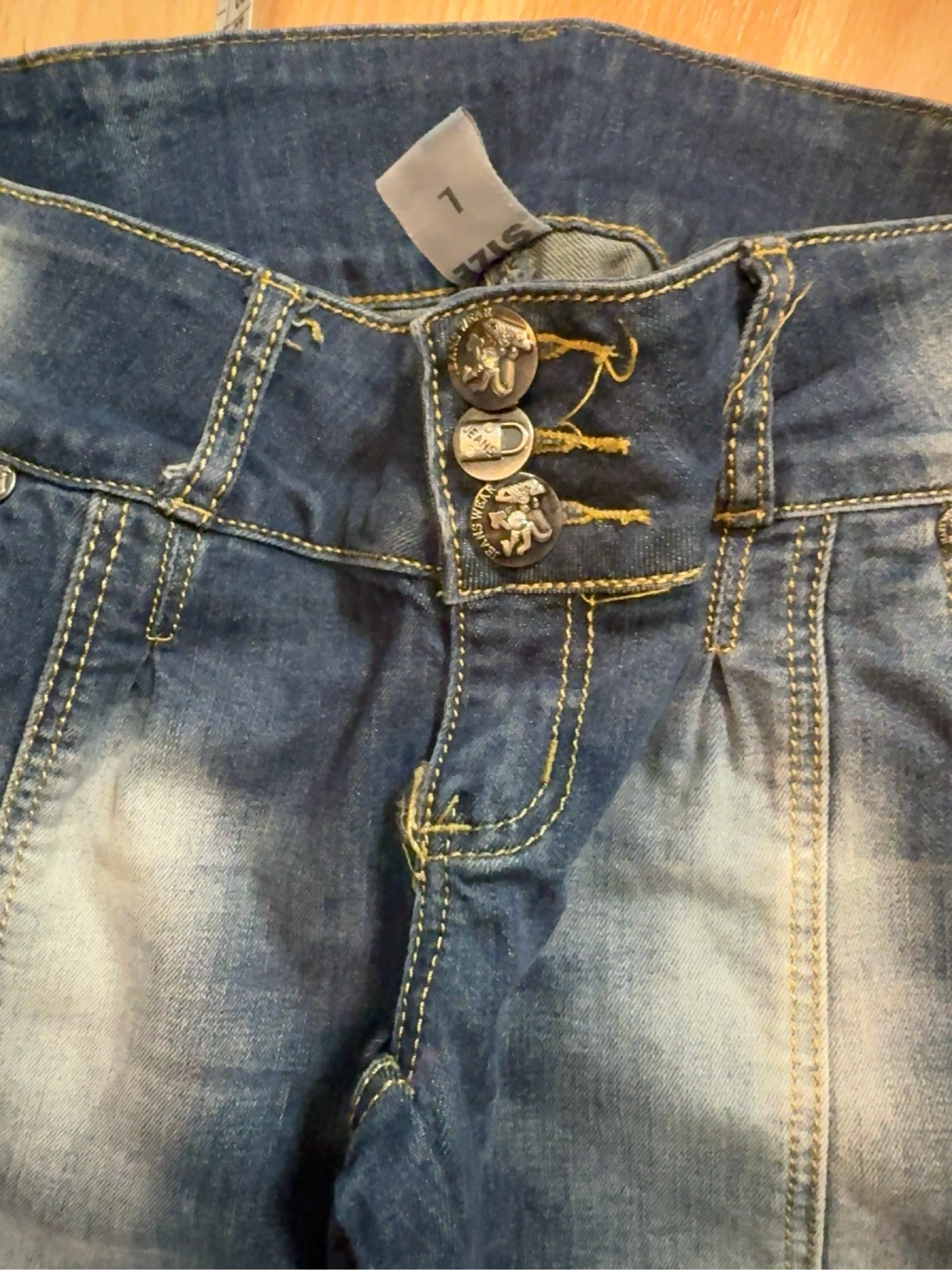 Blue washed effect jeans with side pleats – photo 4